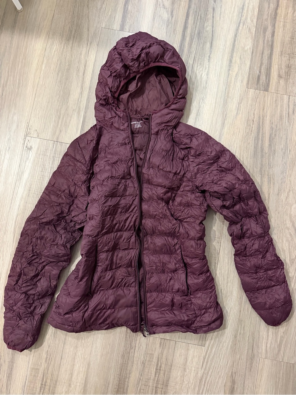 Amazon Essentials Hooded Packable Puffer Jacket, Burgundy, Women's S